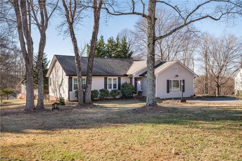 Homes For Sale - 710 Saddle Drive<br/> Pilot Mountain, NC 27041