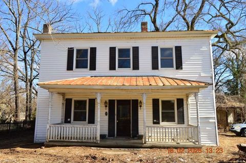 Homes For Sale - 7716 Summerfield Road<br/> Summerfield, NC 27358