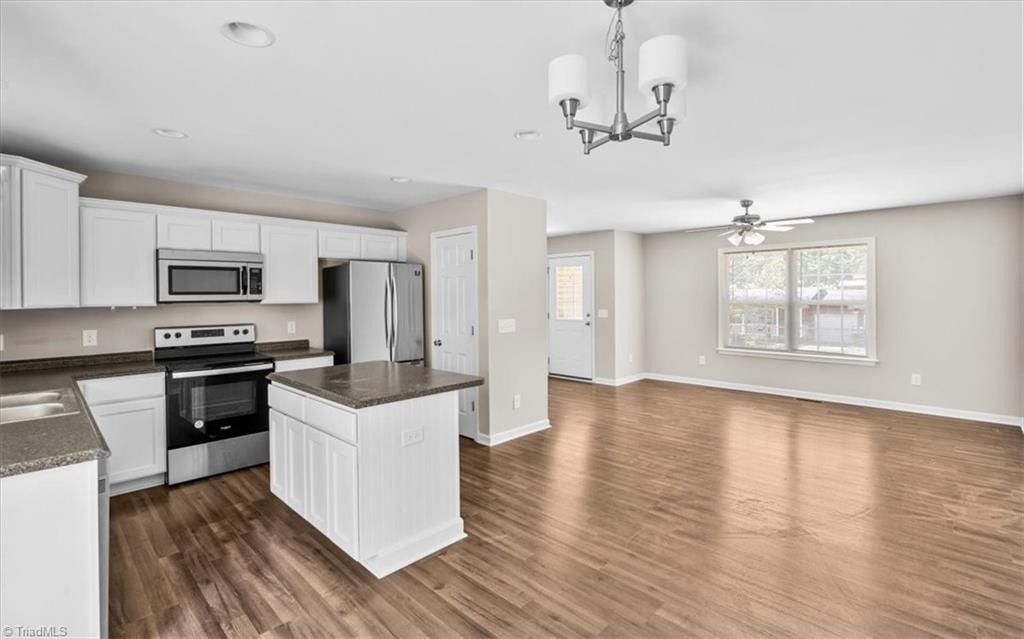 Asheboro, North Carolina 27203, United States, 3 Bedrooms Bedrooms, ,2 BathroomsBathrooms,Residential,Active,158994