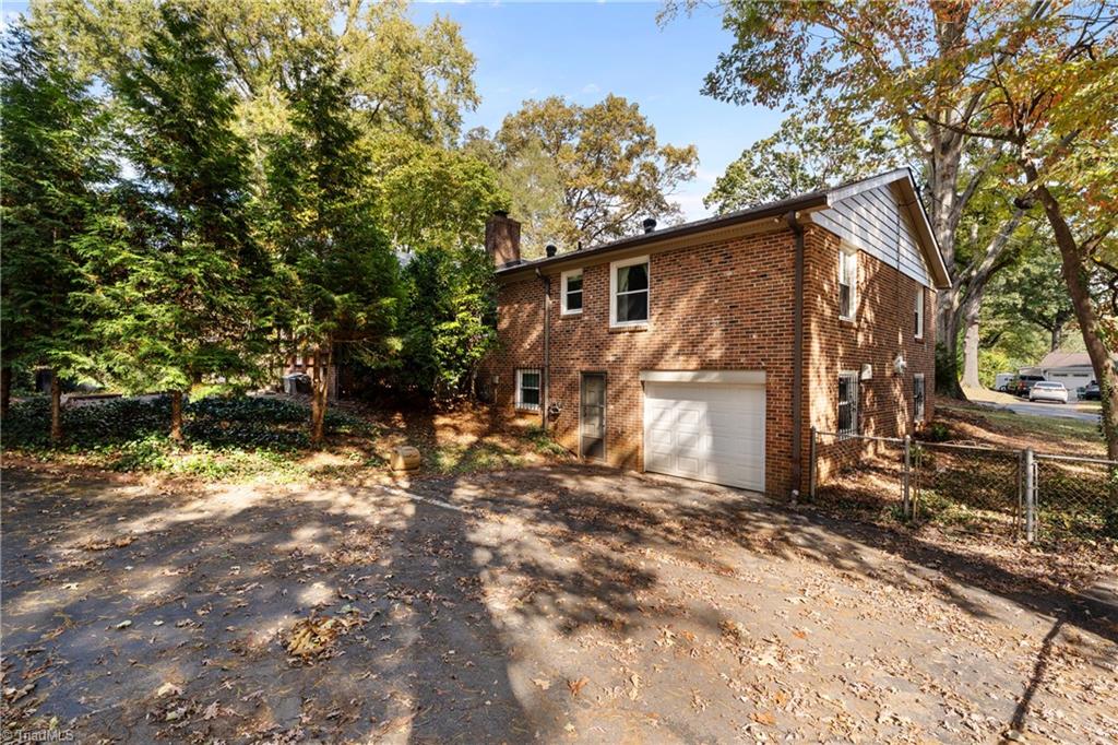 Winston-Salem, North Carolina 27104, United States, 3 Bedrooms Bedrooms, ,2 BathroomsBathrooms,Residential,Active,233115