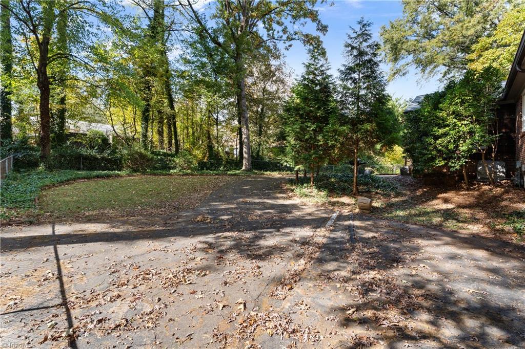 Winston-Salem, North Carolina 27104, United States, 3 Bedrooms Bedrooms, ,2 BathroomsBathrooms,Residential,Active,233115