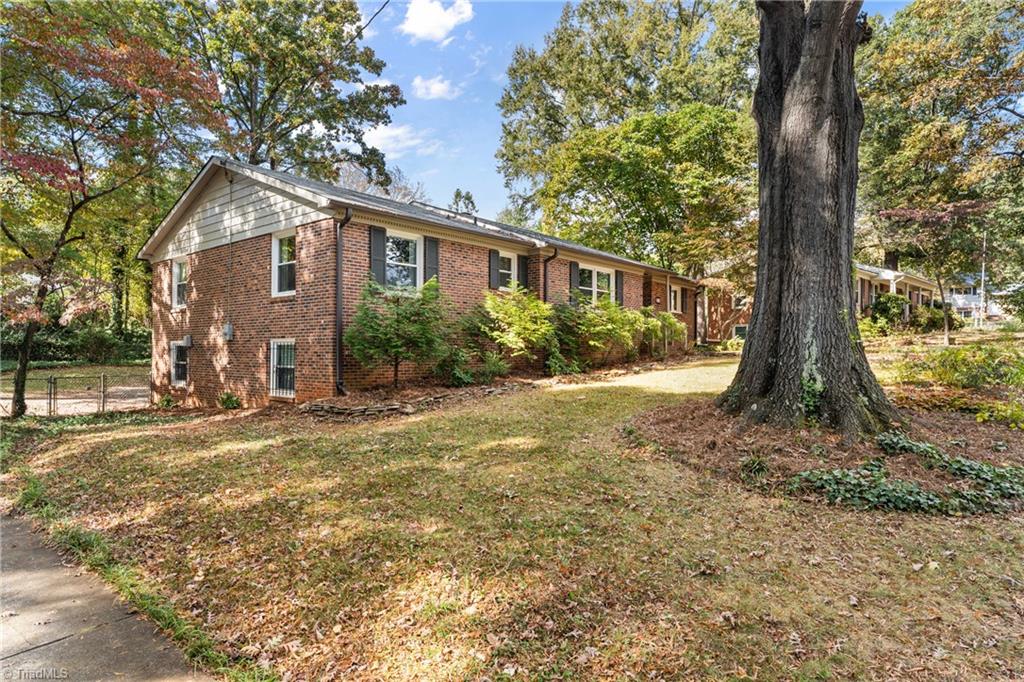 Winston-Salem, North Carolina 27104, United States, 3 Bedrooms Bedrooms, ,2 BathroomsBathrooms,Residential,Active,233115