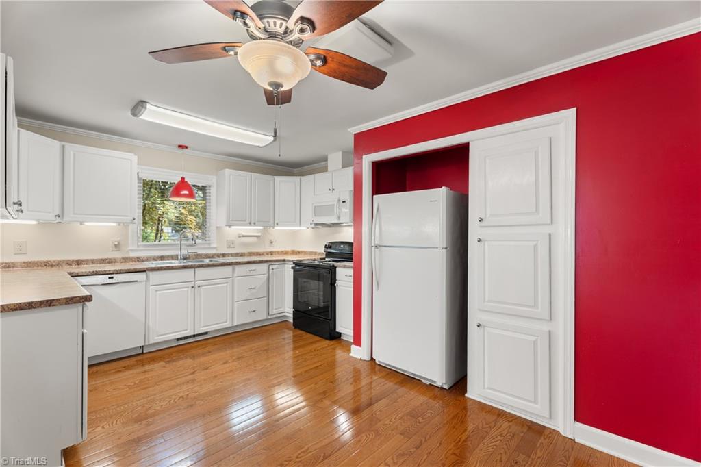 Winston-Salem, North Carolina 27104, United States, 3 Bedrooms Bedrooms, ,2 BathroomsBathrooms,Residential,Active,233115