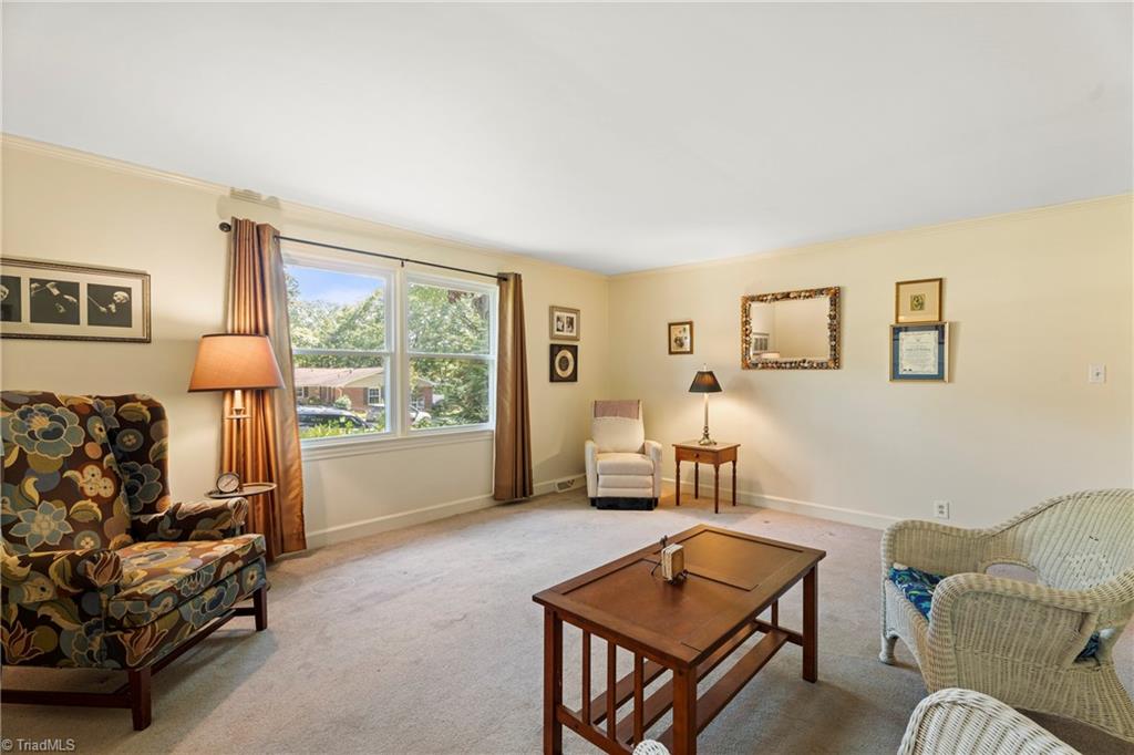 Winston-Salem, North Carolina 27104, United States, 3 Bedrooms Bedrooms, ,2 BathroomsBathrooms,Residential,Active,233115