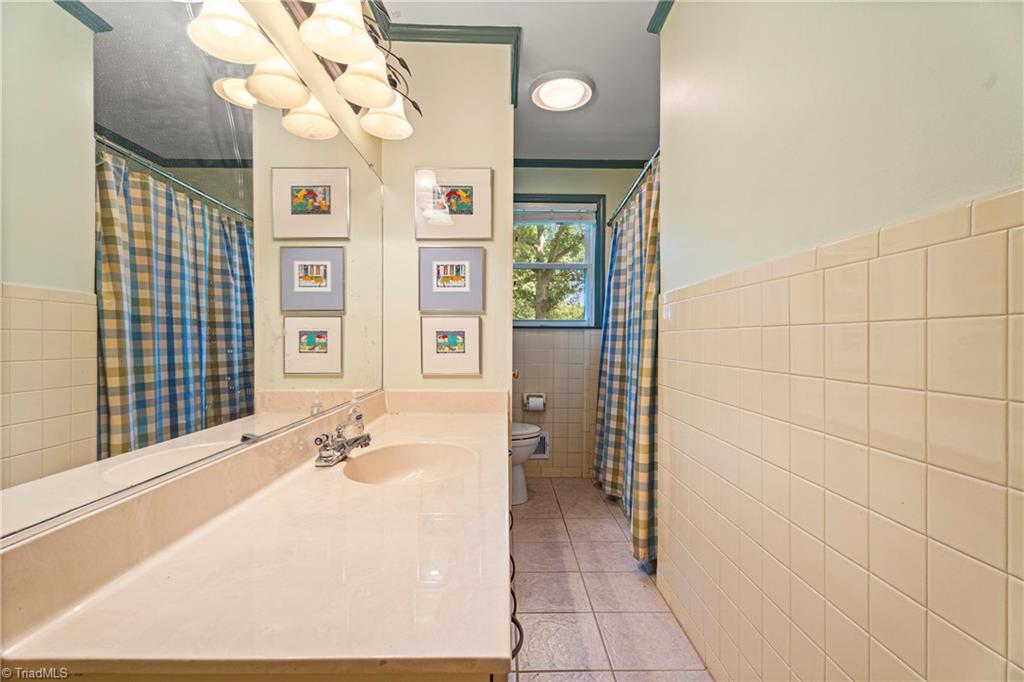 Winston-Salem, North Carolina 27104, United States, 3 Bedrooms Bedrooms, ,2 BathroomsBathrooms,Residential,Active,233115