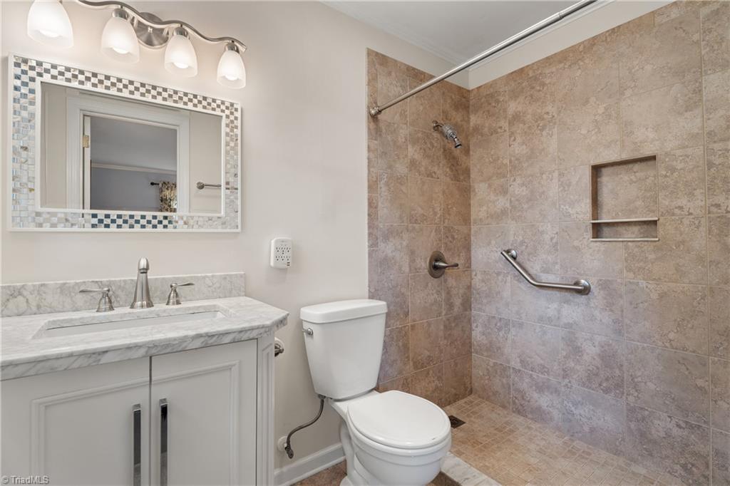 Winston-Salem, North Carolina 27104, United States, 3 Bedrooms Bedrooms, ,2 BathroomsBathrooms,Residential,Active,233115