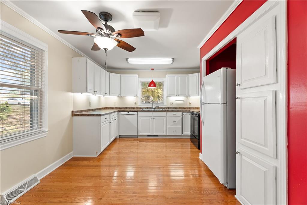 Winston-Salem, North Carolina 27104, United States, 3 Bedrooms Bedrooms, ,2 BathroomsBathrooms,Residential,Active,233115