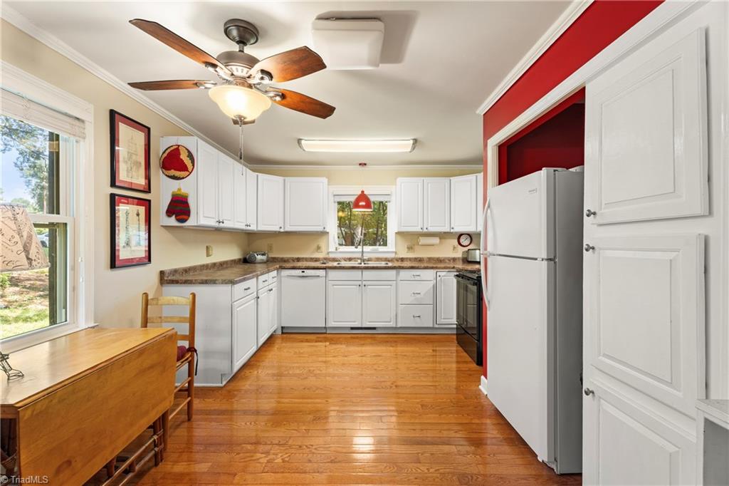 Winston-Salem, North Carolina 27104, United States, 3 Bedrooms Bedrooms, ,2 BathroomsBathrooms,Residential,Active,233115