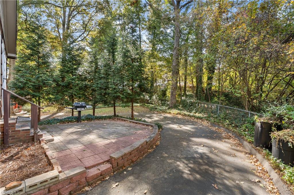 Winston-Salem, North Carolina 27104, United States, 3 Bedrooms Bedrooms, ,2 BathroomsBathrooms,Residential,Active,233115