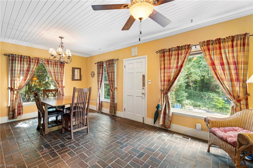 Winston-Salem, North Carolina 27104, United States, 3 Bedrooms Bedrooms, ,2 BathroomsBathrooms,Residential,Active,233115