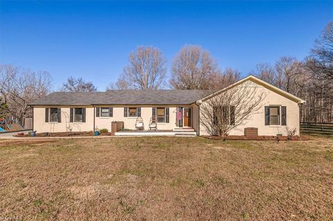 2107 Hunters Ridge Drive Pleasant Garden NC 27313