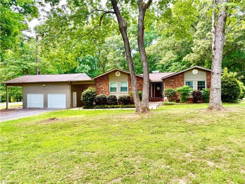 Homes For Sale - 2068 Country Trail<br/> Asheboro, NC 27205