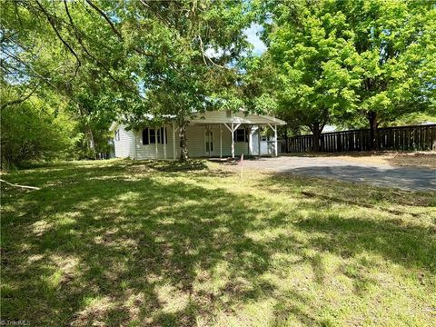 Mobile Home For Sale - 1194 Summey Town Road<br/> Trinity, NC 27370