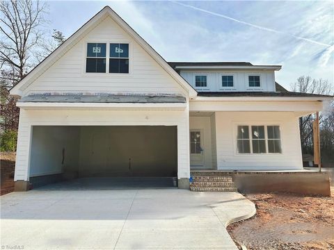 Single Family Residence in Kernersville NC 5920 Crossview Drive.jpg