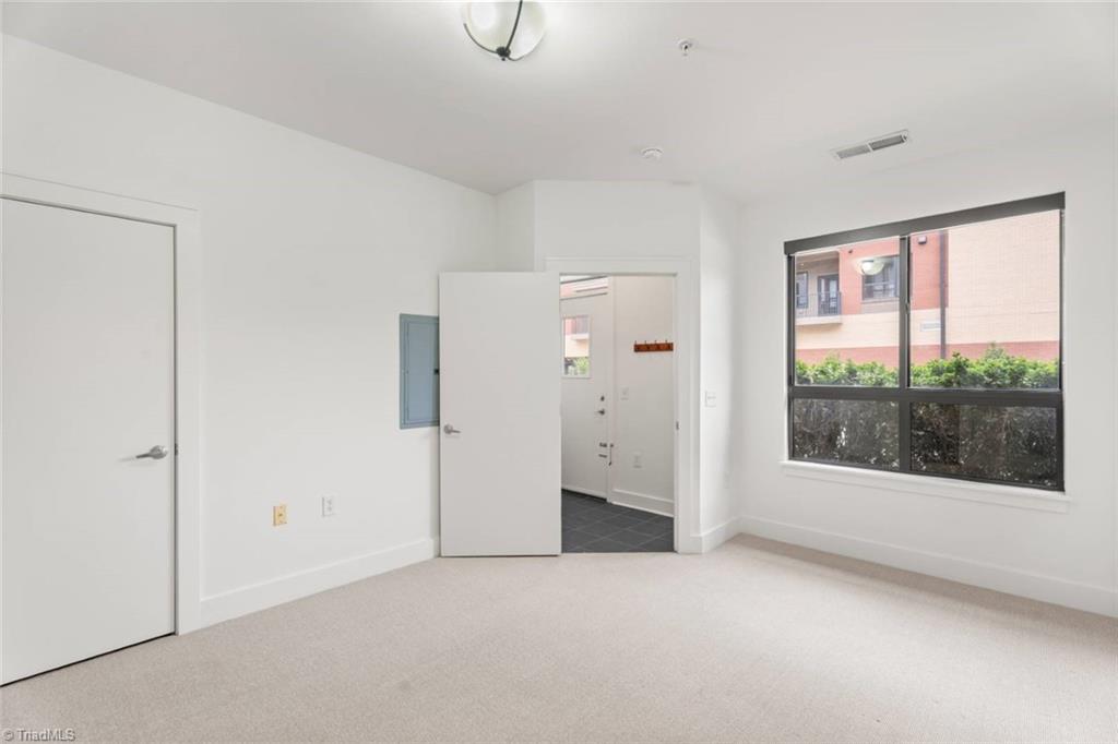 Winston-Salem, North Carolina 27101, United States, 2 Bedrooms Bedrooms, ,2 BathroomsBathrooms,Residential,Active,236330