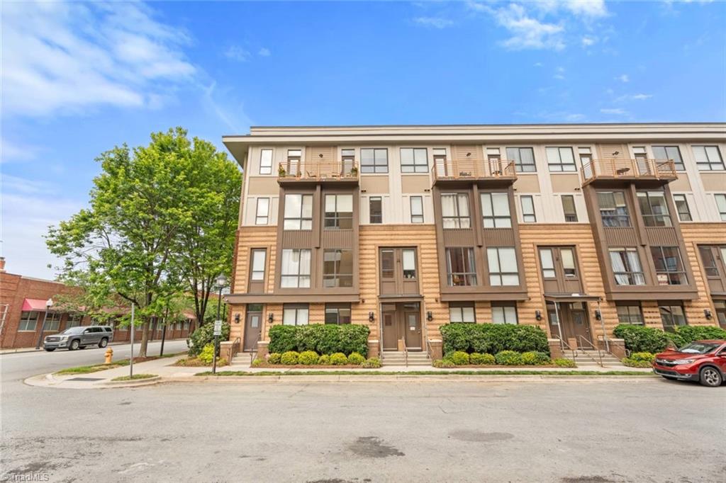 Winston-Salem, North Carolina 27101, United States, 2 Bedrooms Bedrooms, ,2 BathroomsBathrooms,Residential,Active,236330