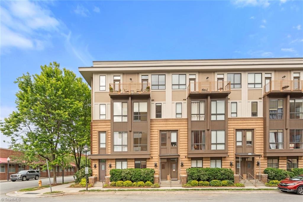 Winston-Salem, North Carolina 27101, United States, 2 Bedrooms Bedrooms, ,2 BathroomsBathrooms,Residential,Active,236330