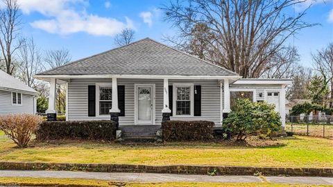 Homes For Sale - 607 Thomas Street<br/> Rockingham County, Reidsville, NC 27320