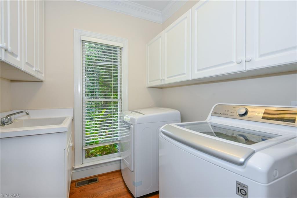 Greensboro, North Carolina 27410, United States, 5 Bedrooms Bedrooms, ,4 BathroomsBathrooms,Residential,Active,234675