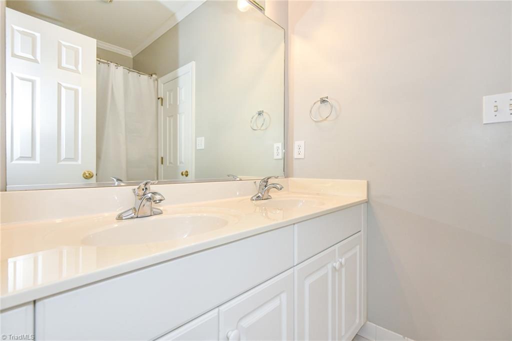 Greensboro, North Carolina 27410, United States, 5 Bedrooms Bedrooms, ,4 BathroomsBathrooms,Residential,Active,234675