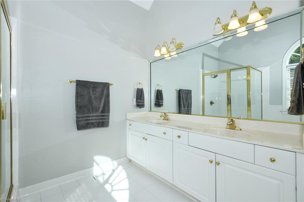 Greensboro, North Carolina 27410, United States, 5 Bedrooms Bedrooms, ,4 BathroomsBathrooms,Residential,Active,234675