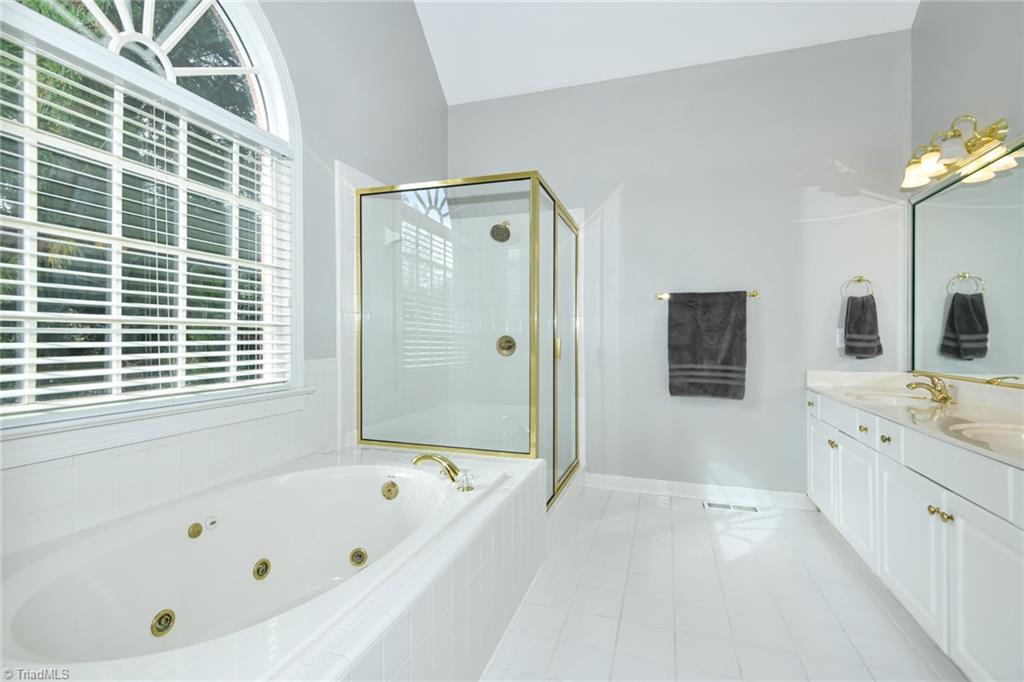 Greensboro, North Carolina 27410, United States, 5 Bedrooms Bedrooms, ,4 BathroomsBathrooms,Residential,Active,234675