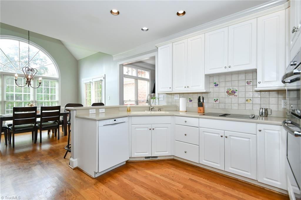 Greensboro, North Carolina 27410, United States, 5 Bedrooms Bedrooms, ,4 BathroomsBathrooms,Residential,Active,234675