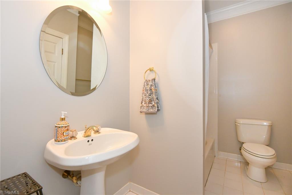 Greensboro, North Carolina 27410, United States, 5 Bedrooms Bedrooms, ,4 BathroomsBathrooms,Residential,Active,234675