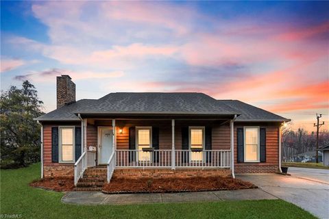 Homes For Sale - 2524 Amity Avenue<br/> Gastonia, NC 28054
