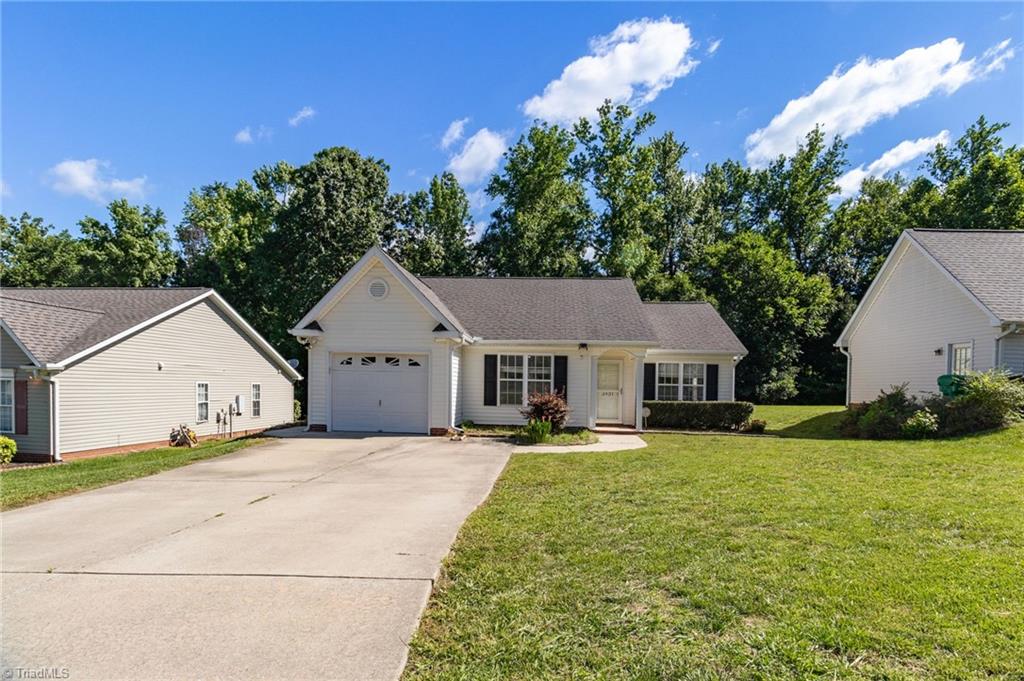 3931 Hickswood Forest Drive, High Point, North Carolina image 2