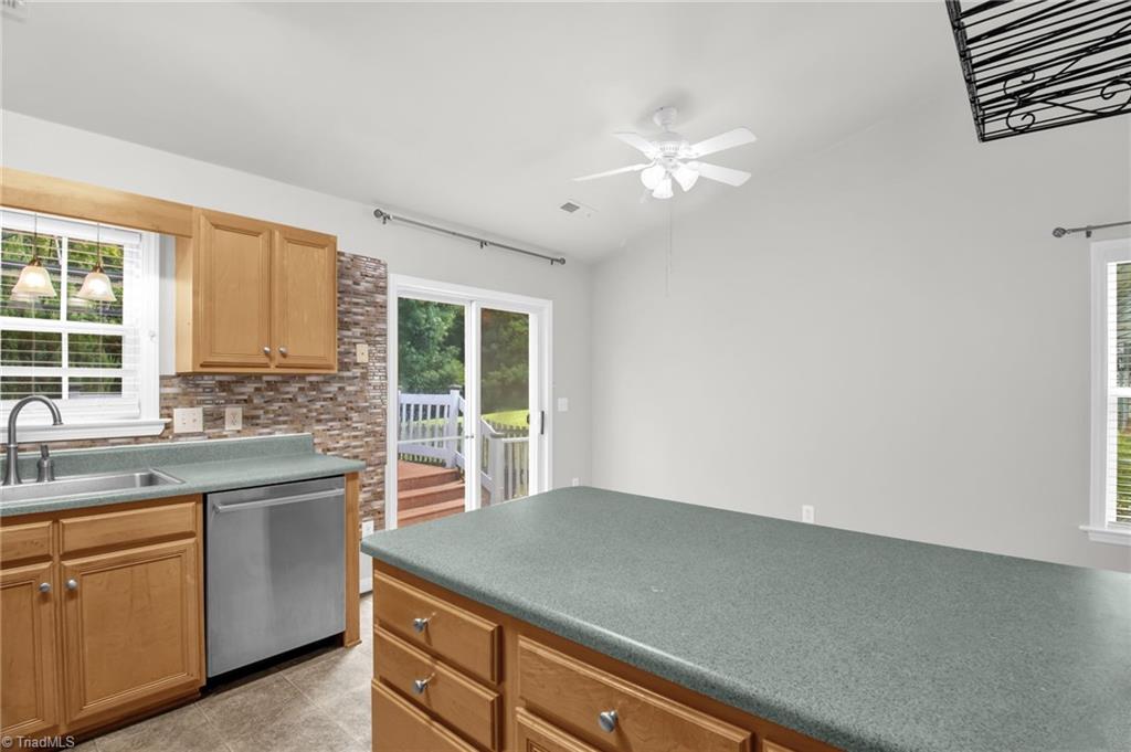 3931 Hickswood Forest Drive, High Point, North Carolina image 16