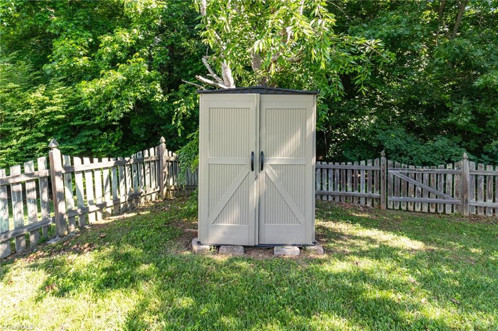 3931 Hickswood Forest Drive, High Point, North Carolina image 31