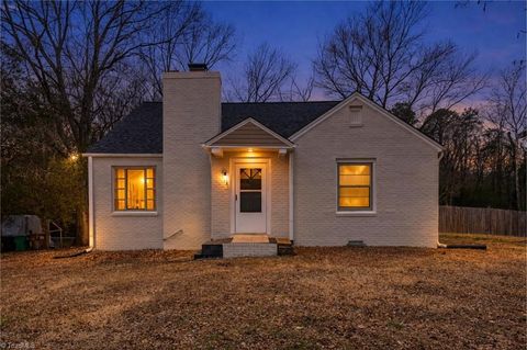 1811 Lazy Lane High Point NC 27265