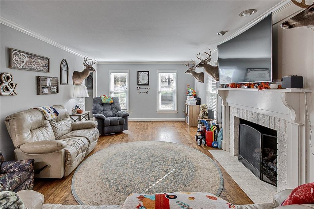 947 Rockcliff Terrace