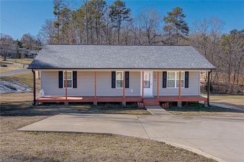 A home in Archdale