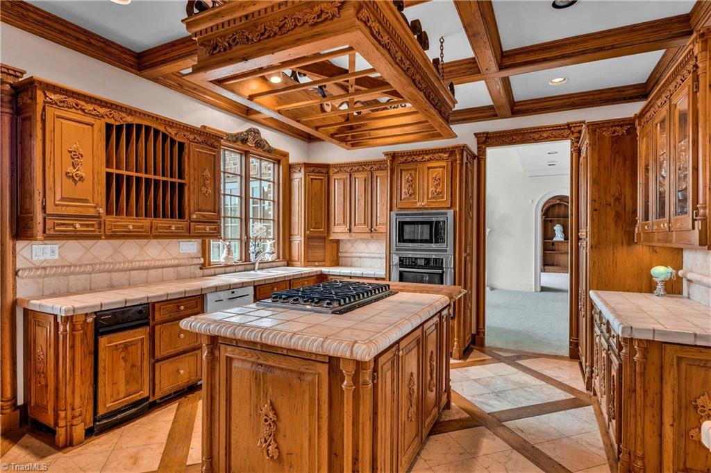 1100 Glen Oaks Drive, Hamptonville, North Carolina image 14