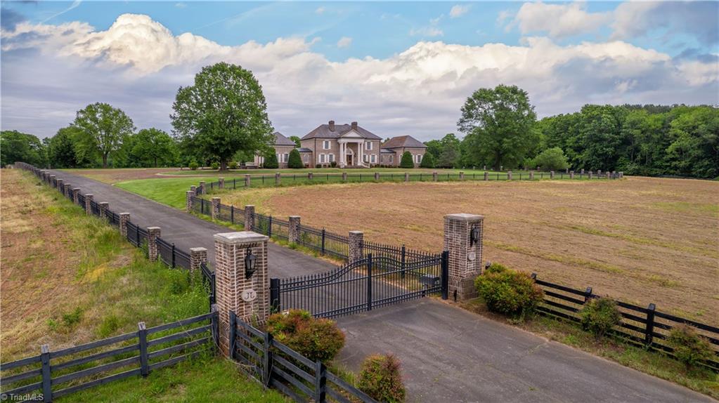 1100 Glen Oaks Drive, Hamptonville, North Carolina image 1
