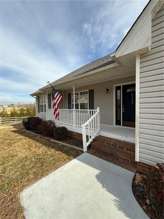 6409 Charter Oak Drive, Pleasant Garden, North Carolina image 3