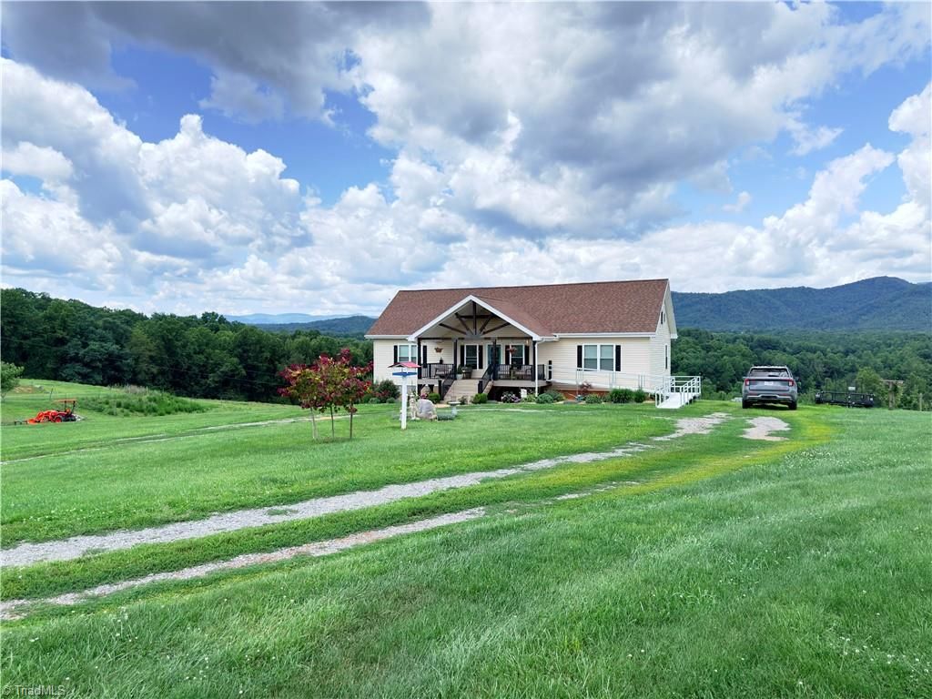 Photo of 310 Triple Creek Drive, Traphill, NC 28685 (MLS # 1226120)