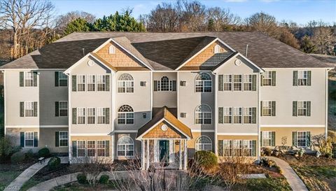 Homes For Sale - 6112 Hedgecock Circle<br/> High Point, NC 27265