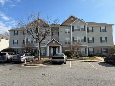 Photo of 6112 Hedgecock Circle, High Point, NC 27265 (MLS # 1205093)