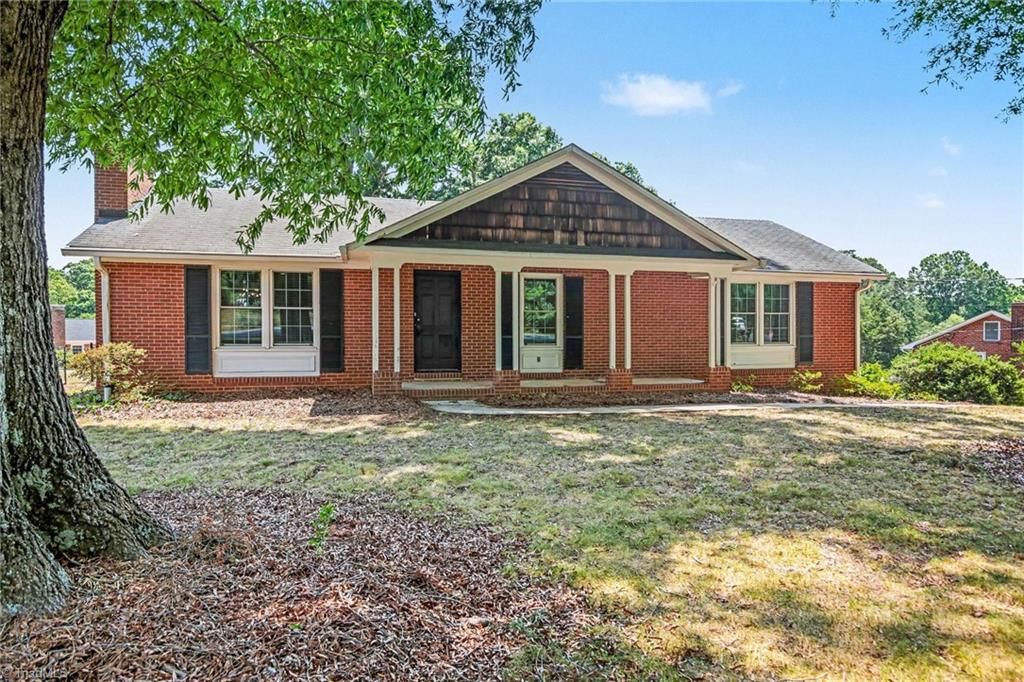 Photo of 671 Dover Drive, Winston-Salem, NC 27104 (MLS # 1222208)