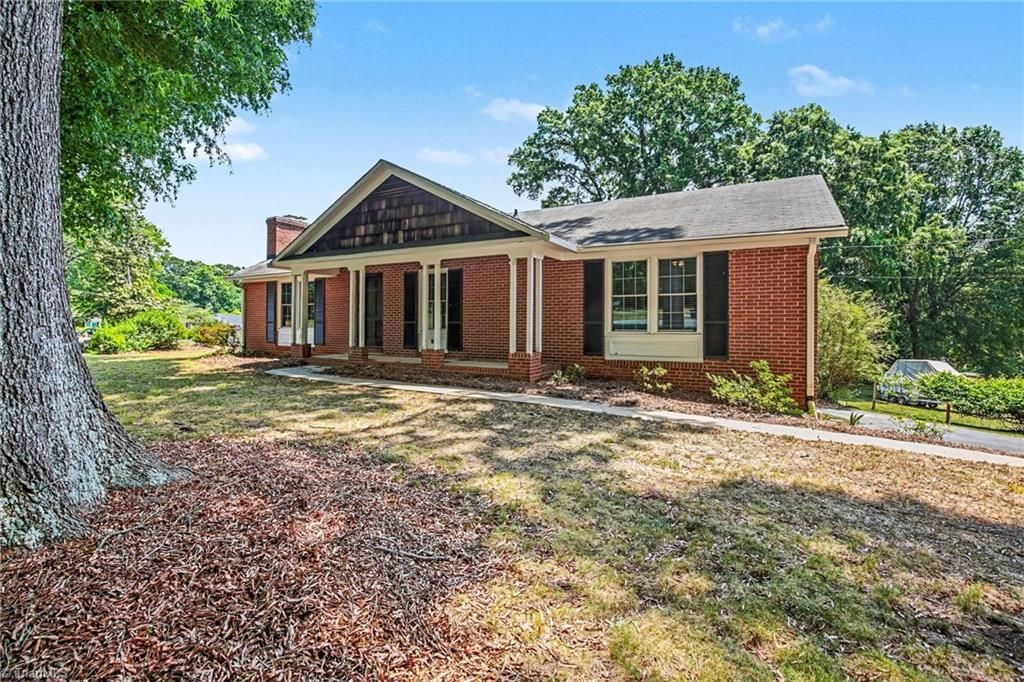 Photo of 671 Dover Drive, Winston-Salem, NC 27104 (MLS # 1222208)
