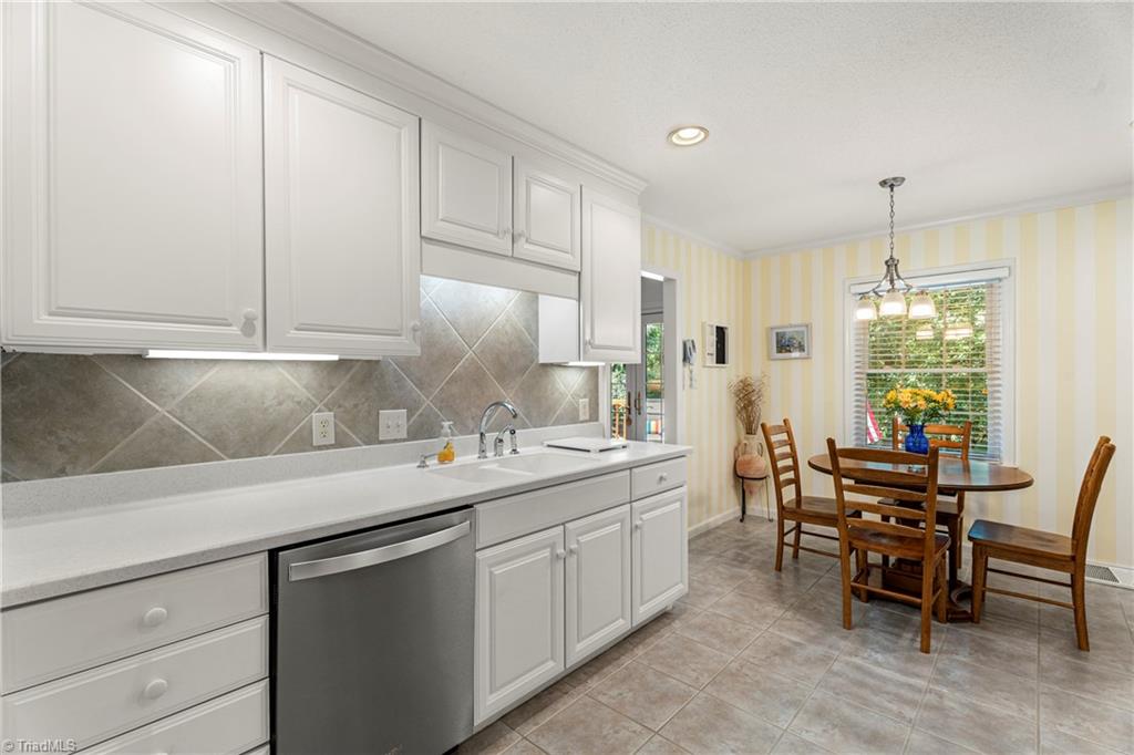 Winston-Salem, North Carolina 27107, United States, 3 Bedrooms Bedrooms, ,2 BathroomsBathrooms,Residential,Pending,209262