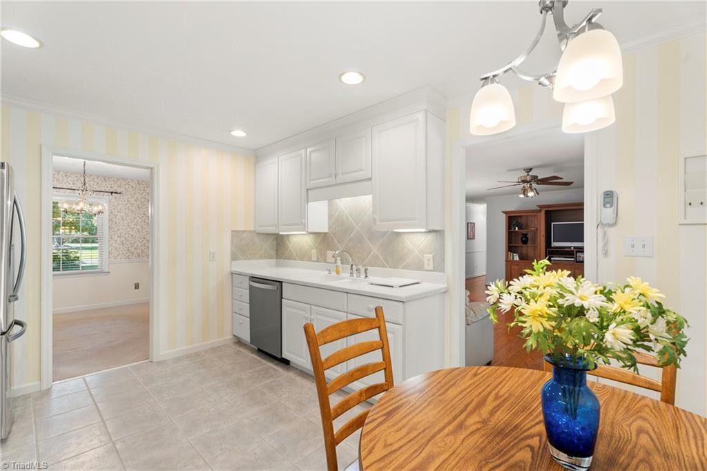 Winston-Salem, North Carolina 27107, United States, 3 Bedrooms Bedrooms, ,2 BathroomsBathrooms,Residential,Pending,209262