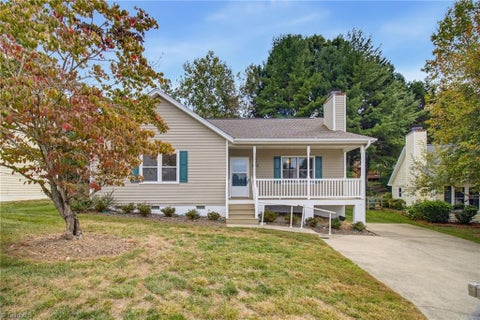 Homes For Sale - 956 Heatherstone Drive<br/> Winston-Salem, NC 27104