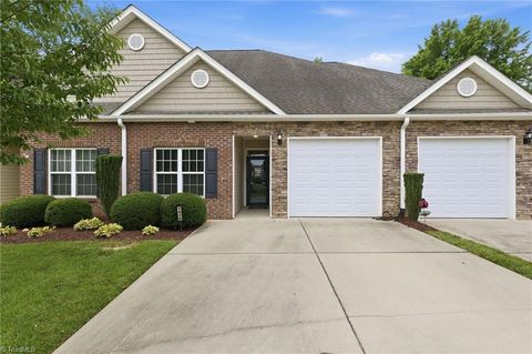 Townhouse For Sale - 1020 Lake Michael Way<br/> Mebane, NC 27302