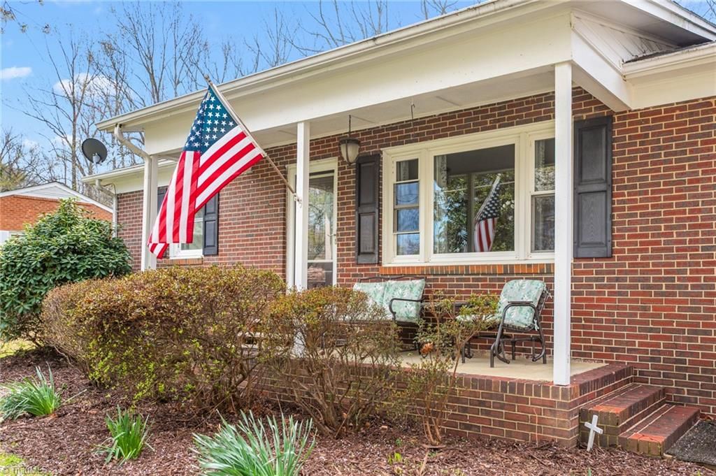 Photo of 316 Crestview Drive, Thomasville, NC 27360 (MLS # 1212881)