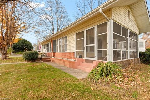 A home in Mount Airy