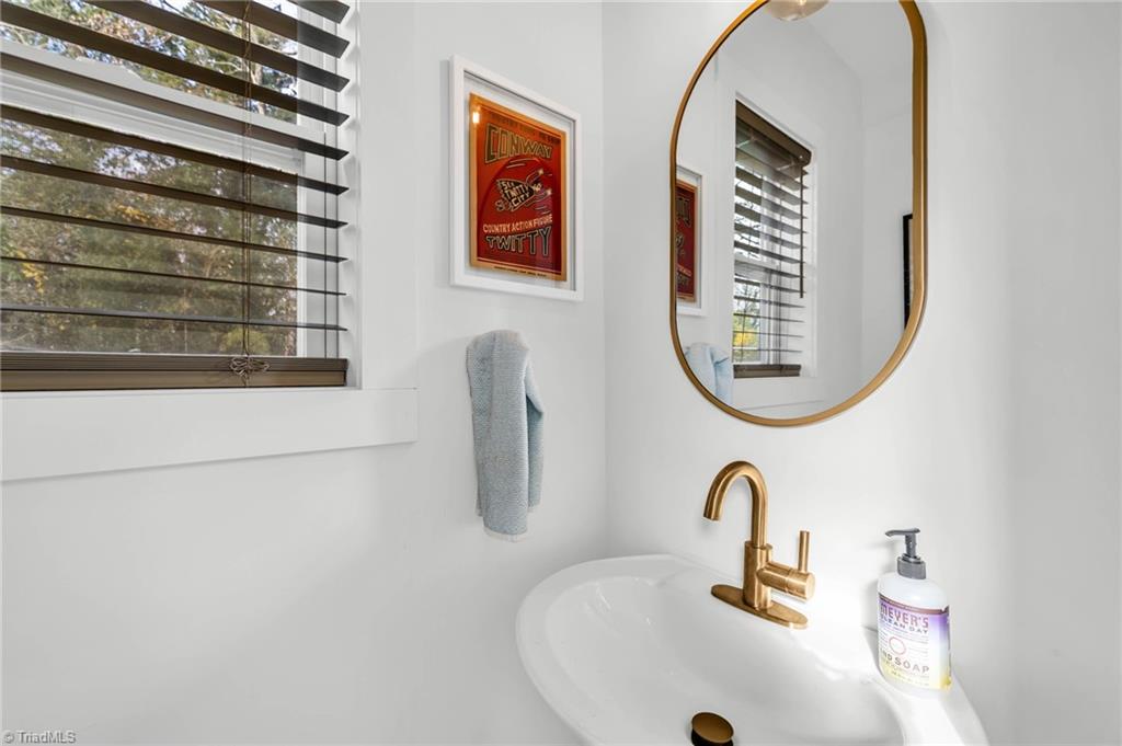 High Point, North Carolina 27262, United States, 3 Bedrooms Bedrooms, ,2 BathroomsBathrooms,Residential,Active,248927